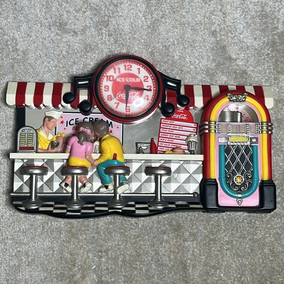 Vintage Coca Cola Coke Wall Clock DINER Jukebox Soda Fountain Burnwood - Picture 1 of 16